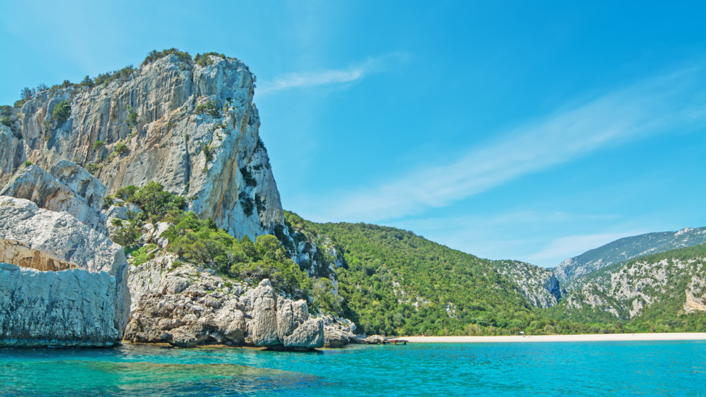 Foto della acque cristalline di Cala Luna