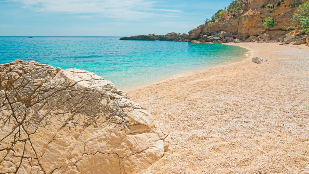 Arenile e mare di Cala Biriola