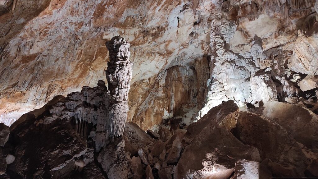 Conformazione geologica della Grotta di Ispinigoli